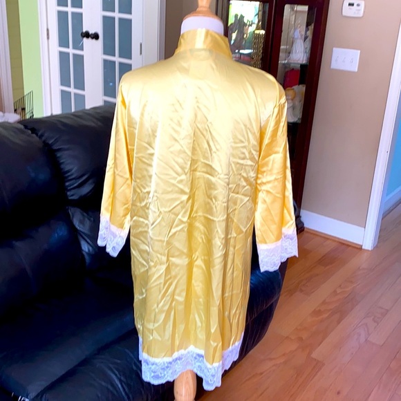 Leisureland Yellow Lace Trim Robe Size OS - Picture 3 of 8